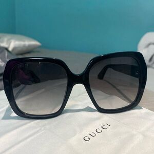 Gucci sunglasses 🕶️